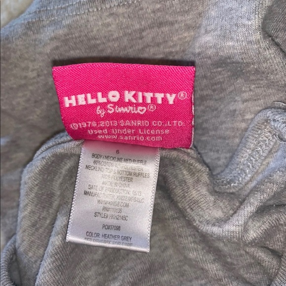 Hello Kitty Outfit - Picture 5 of 5